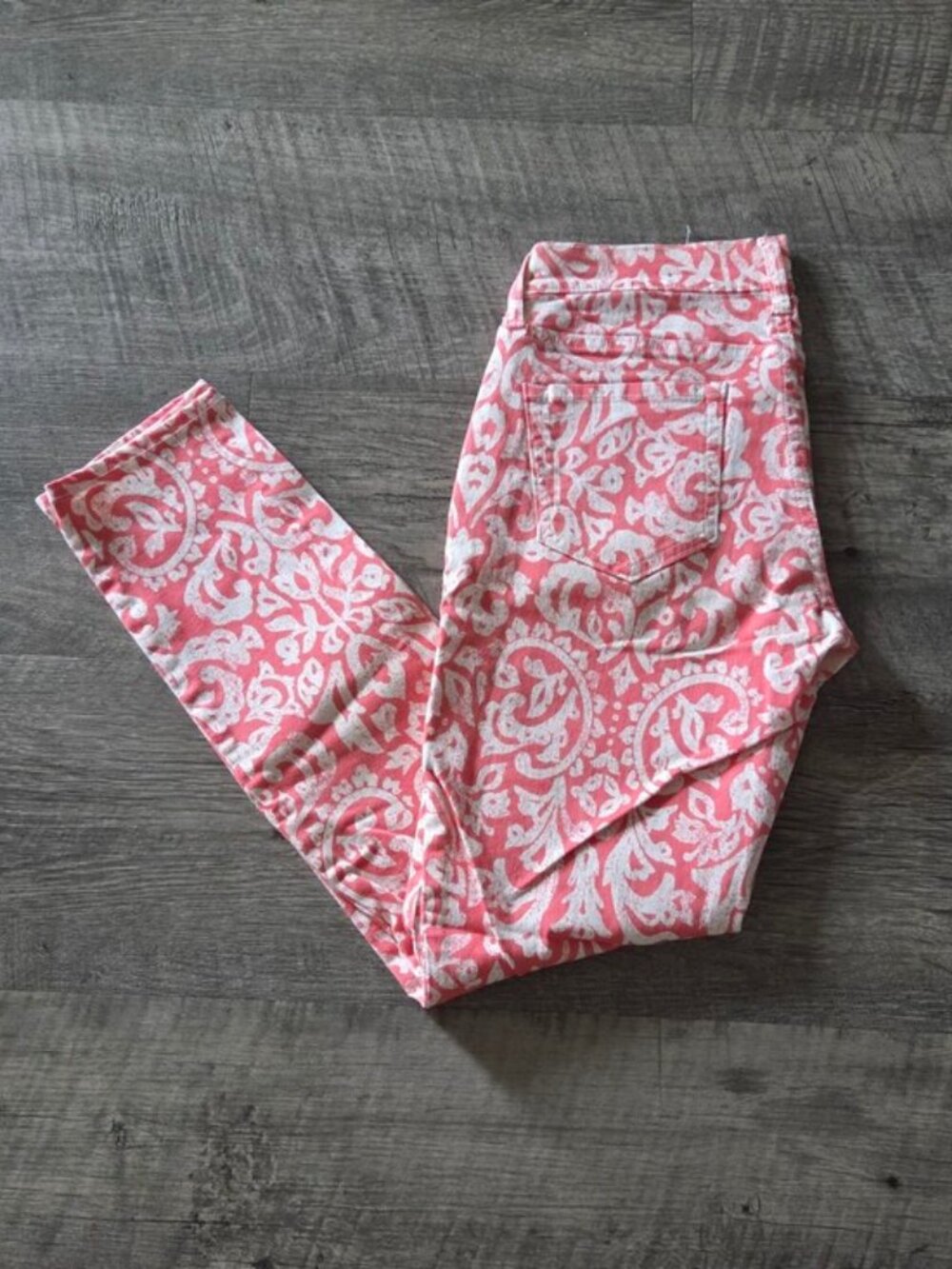 Old Navy Pink and White Paisley Rockstar Skinny Jeans. - Picture 1 of 4